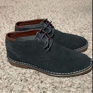 Like new, two sets of laces!